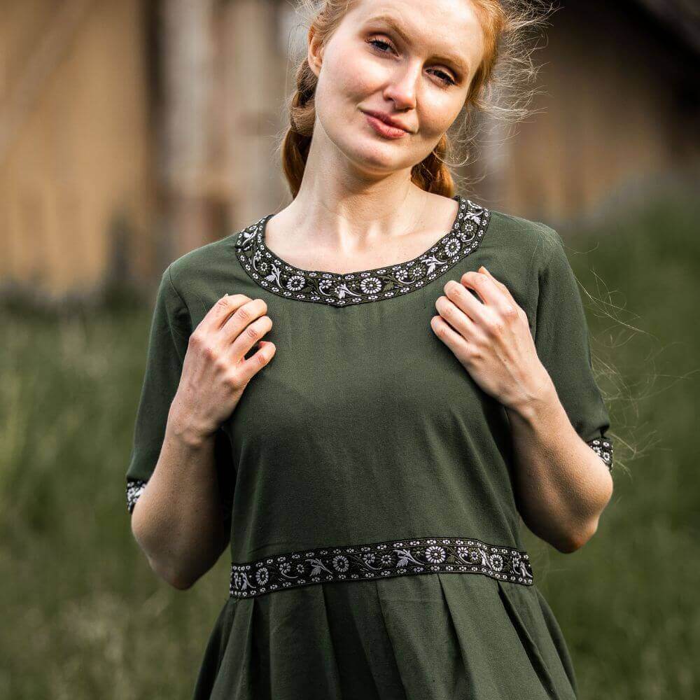 Green Short Sleeve Viking Dress | Embroidered Viking Woman’s Gown-5-Viking Warrior